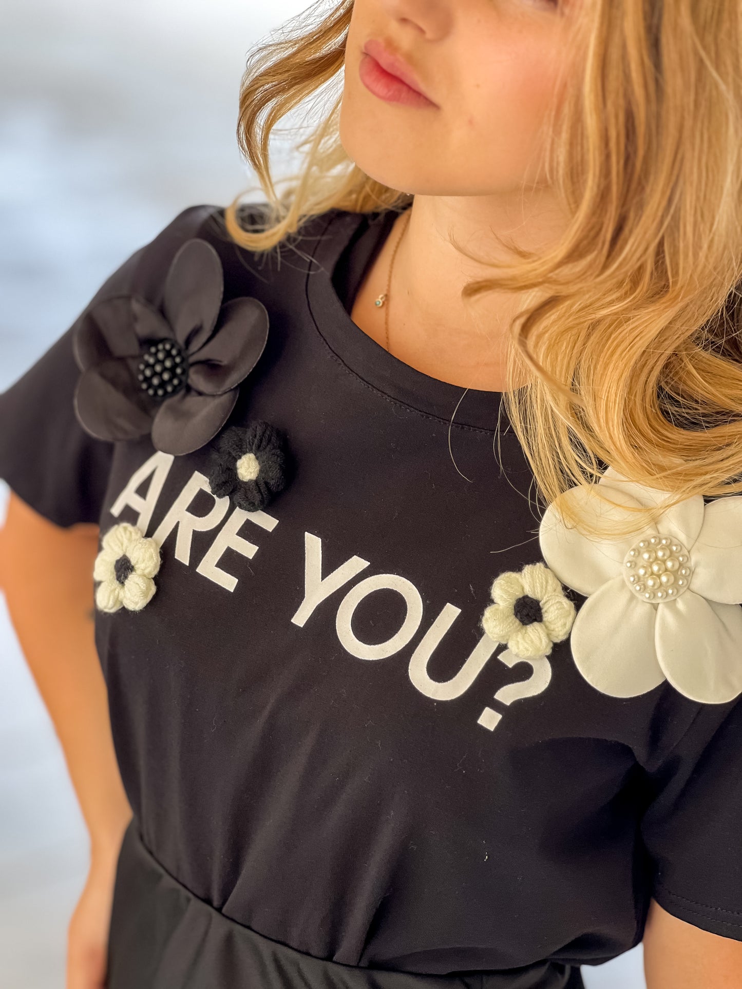 T-shirt com Flores em relevo